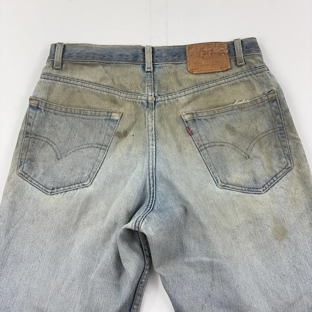 Vintage Levis 550 Jeans Mens 33x30 Light Wash Blue Relaxed Distressed 90s